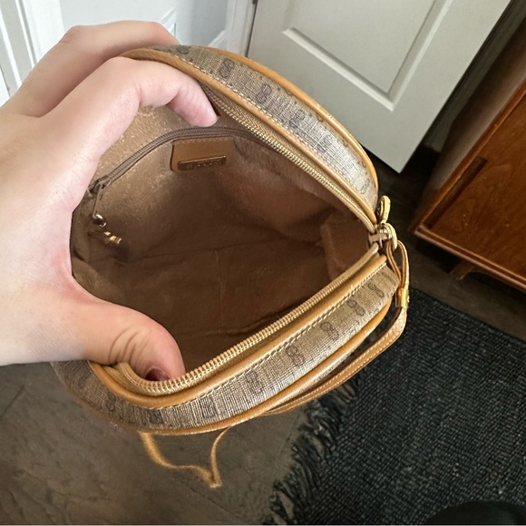 Authentic Vintage Gucci InterlockingGG Monogram Circle Canteen Crossbody Bag - Picture 7 of 13